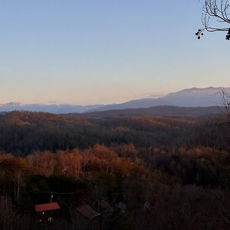 Smoky Paws - Exceptional Cabin, Stunning Mountain Views, Hot Tub, Tranquil, Gigabit Internet, Free L2 Ev Pigeon Forge Luaran gambar