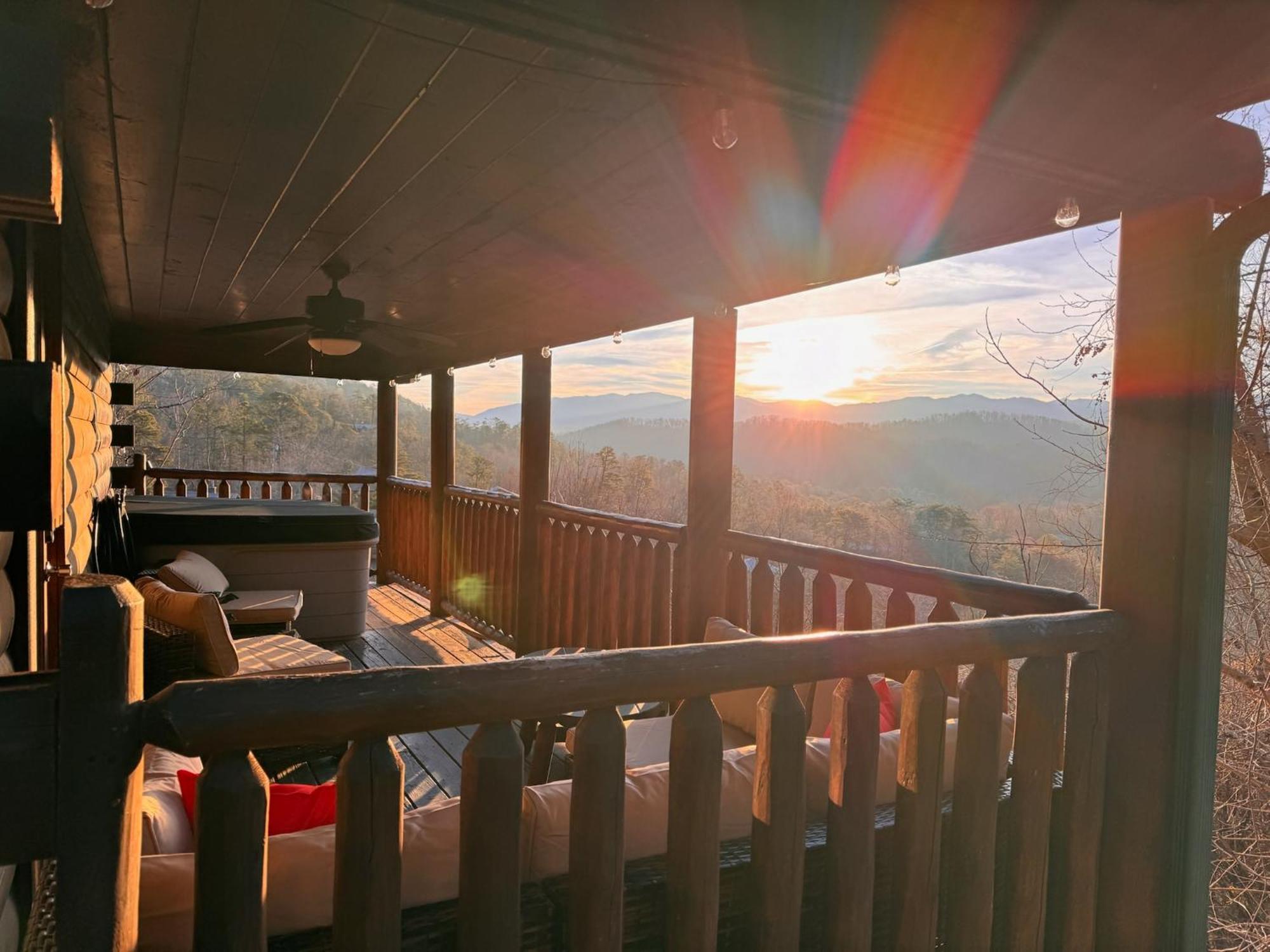 Smoky Paws - Exceptional Cabin, Stunning Mountain Views, Hot Tub, Tranquil, Gigabit Internet, Free L2 Ev Pigeon Forge Luaran gambar