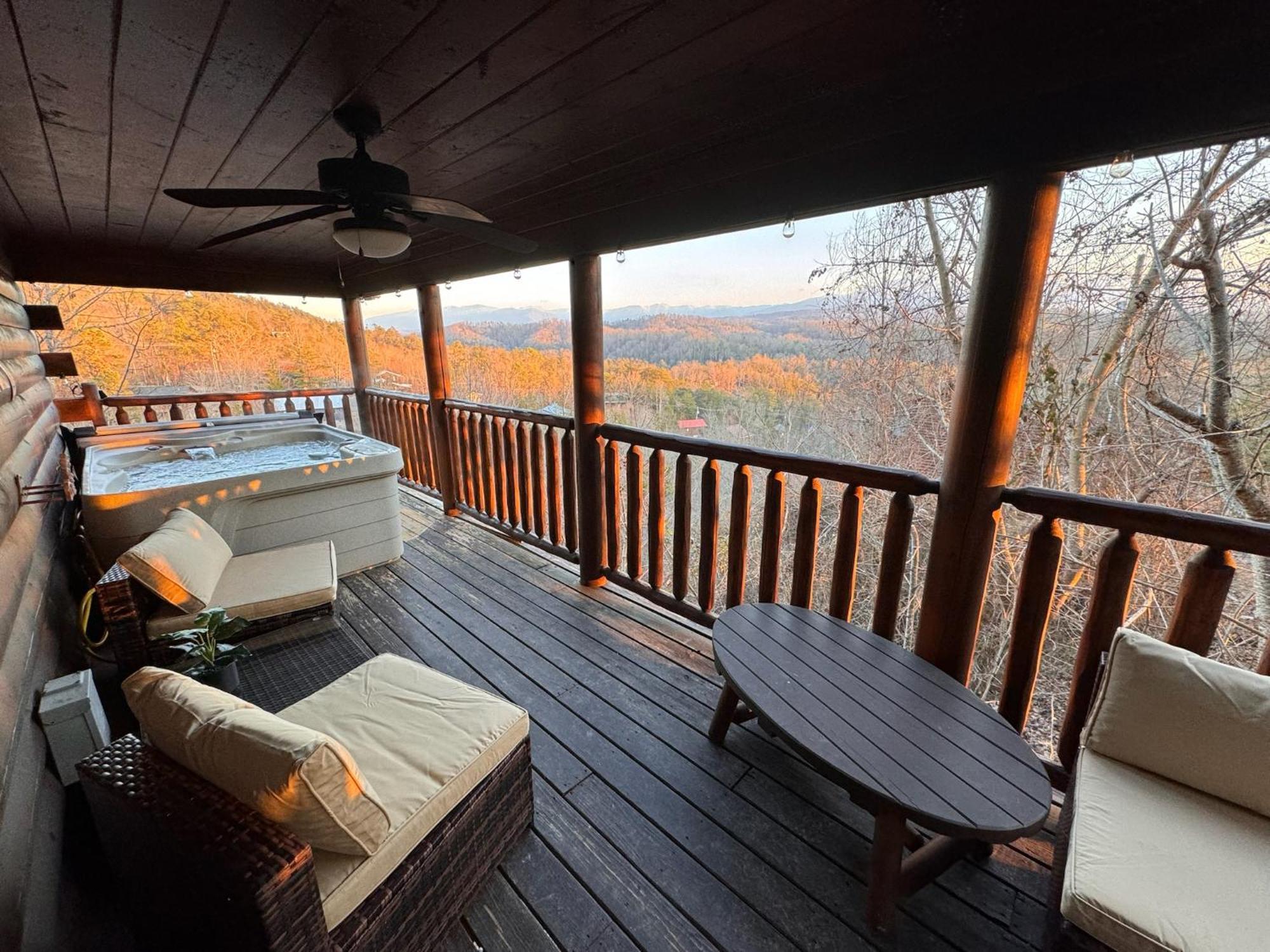 Smoky Paws - Exceptional Cabin, Stunning Mountain Views, Hot Tub, Tranquil, Gigabit Internet, Free L2 Ev Pigeon Forge Luaran gambar