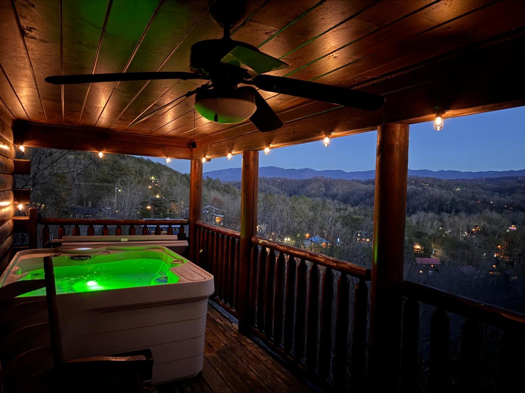 Smoky Paws - Exceptional Cabin, Stunning Mountain Views, Hot Tub, Tranquil, Gigabit Internet, Free L2 Ev Pigeon Forge Luaran gambar