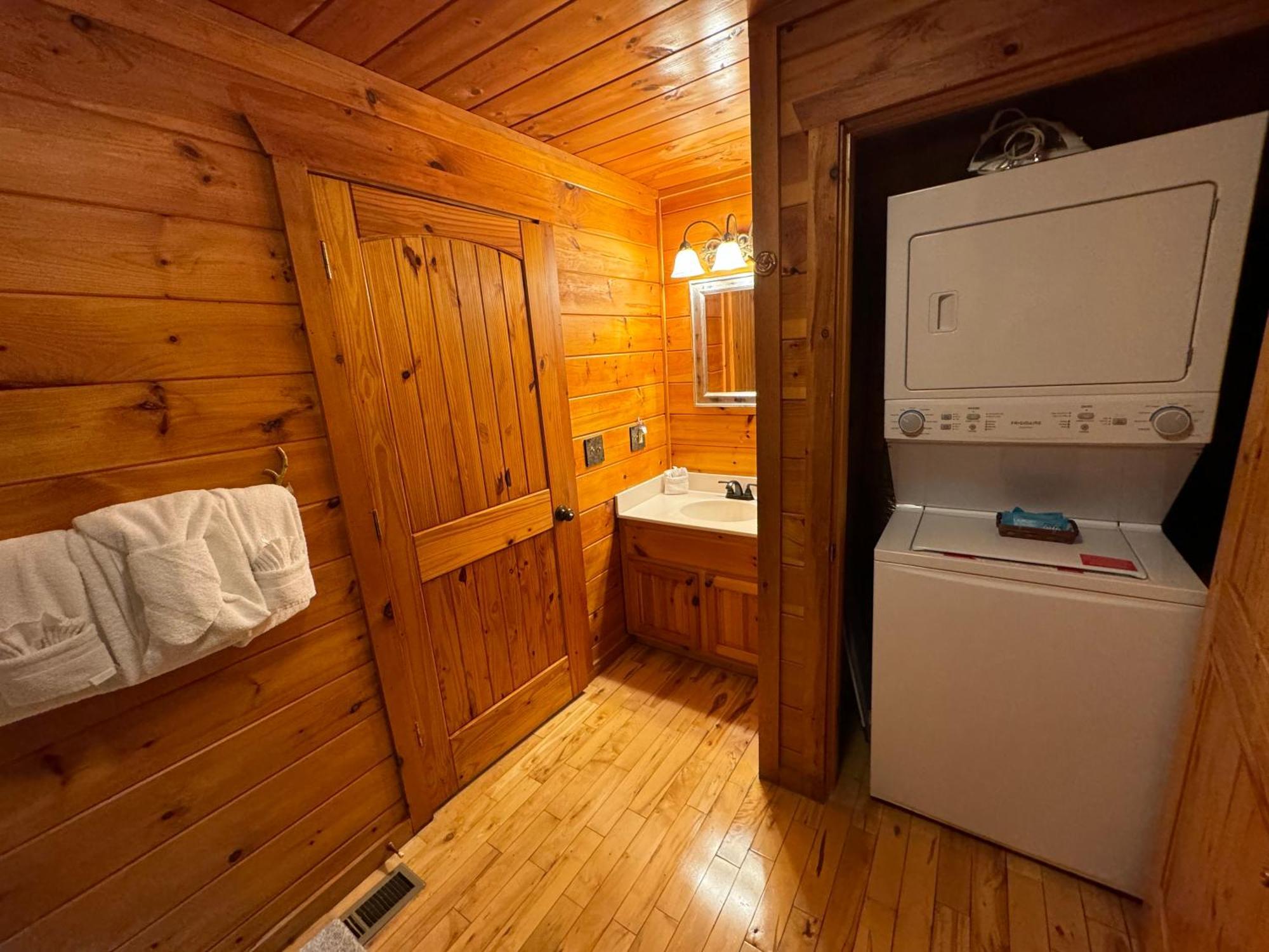 Smoky Paws - Exceptional Cabin, Stunning Mountain Views, Hot Tub, Tranquil, Gigabit Internet, Free L2 Ev Pigeon Forge Luaran gambar
